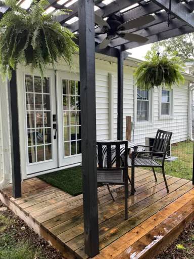 Main picture of 404 Saint Mark Rd