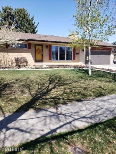 Main picture of 205 E Carlson Ave