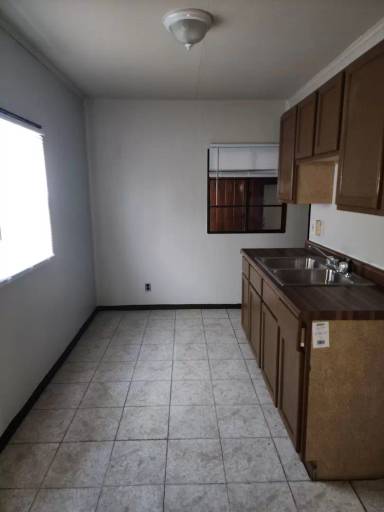 Main picture of 4090 Tyler St