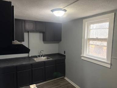 Main picture of 408 E 8th St