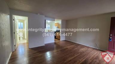 Main picture of 611 W 11th St