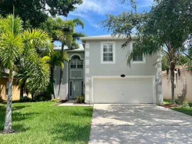 Main picture of 2338 Maeve Cir