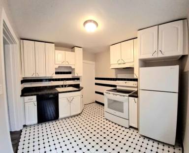 Main picture of 42 N Market St