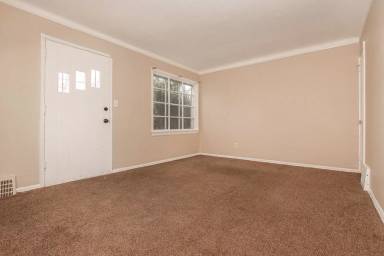 Main picture of 257 E 250th St