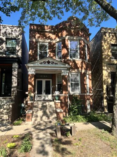Main picture of 2703 N Albany Ave