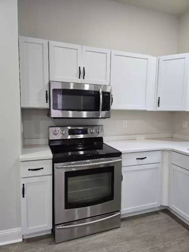 Main picture of 319 W 10th St