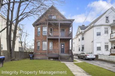 Main picture of 236 Mansion St