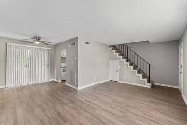 Main picture of 912 Donaldson Rd