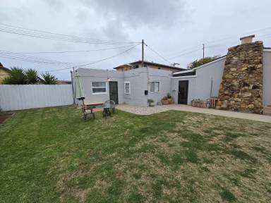 Main picture of 520 Flower St