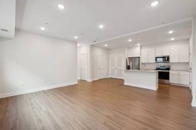Main picture of 423 13th St NE