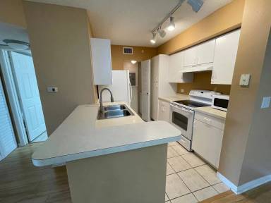 Main picture of 8851 Colonnades Ct W