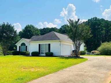 Main picture of 210 Shamrock Way