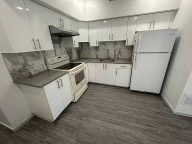Main picture of 915 Washington Ave