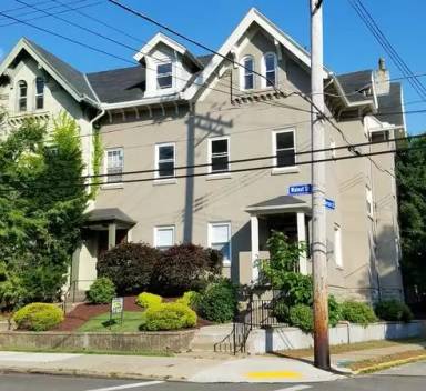 Main picture of 6202 Walnut St