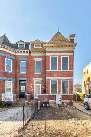 Main picture of 1712 3rd St NW