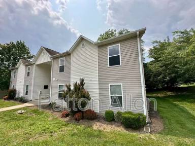 Main picture of 8 Zell Ln