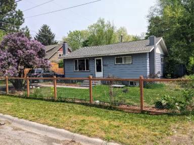 Main picture of 2060 Schilling St