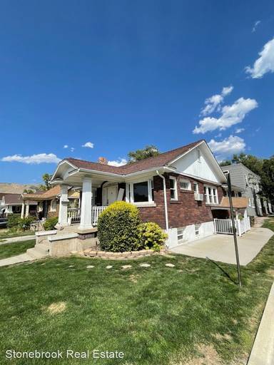 Main picture of 260 W Ardmore Pl