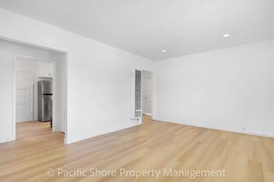Main picture of 1822 W Glenoaks Blvd