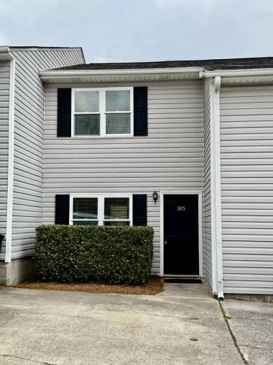 Main picture of 301 Hillsboro Ln
