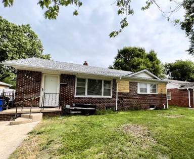 Main picture of 7720 E Clay St