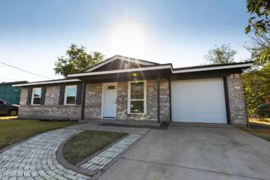 Main picture of 1240 Saturn Dr