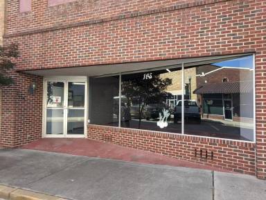 Main picture of 105 E Meadows St