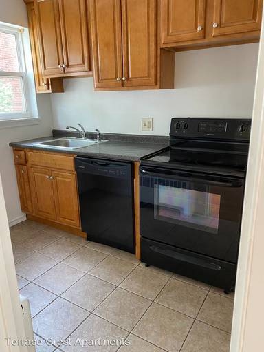 Main picture of 894 Farmington Ave