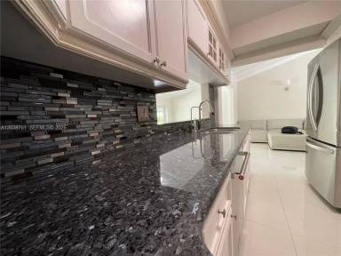 Main picture of 6129 SW 28th St