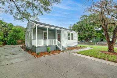 Main picture of 2308 Aintree Ave