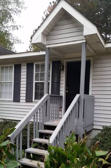 Main picture of 115 Bennett Cir