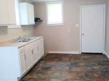 Main picture of 1008 Walk Rd