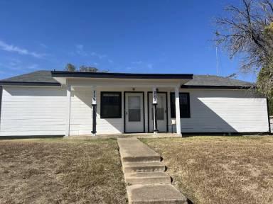 Main picture of 717 Carrie Ave