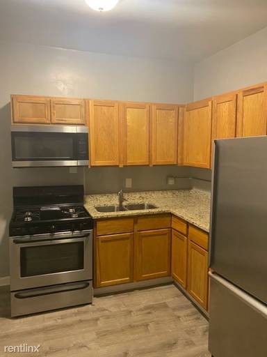 Main picture of 4220 S Michigan Ave
