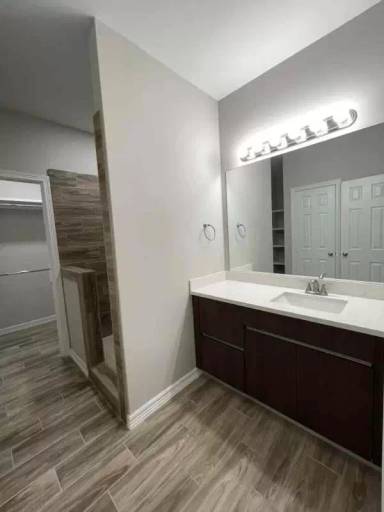 Main picture of 909 W Kohala Ave