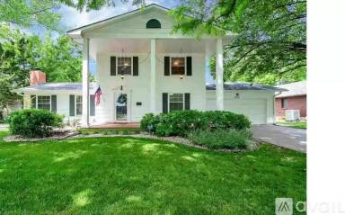 Main picture of 253 N Live Oak Ln