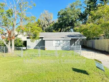 Main picture of 2240 Jungle St
