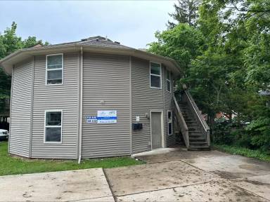 Main picture of 401 S Busey Ave