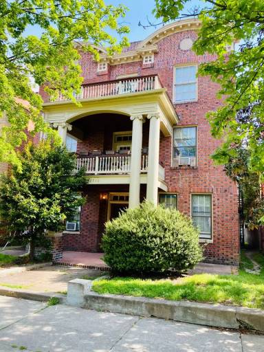 Main picture of 2710 W Grace St