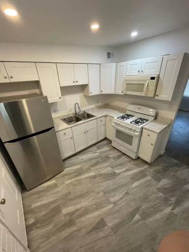 Main picture of 9361 W Polk St