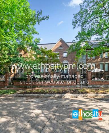 Main picture of 534 E Vermont St