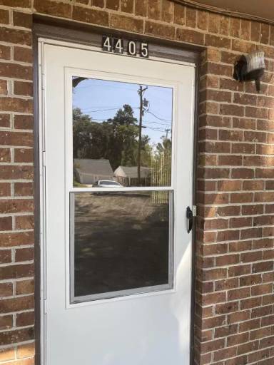 Main picture of 4405 Lakeside Dr