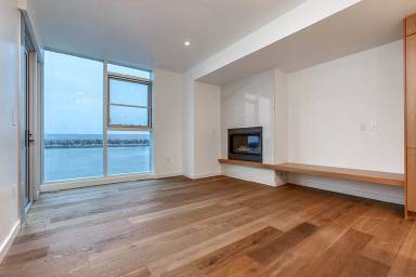 Main picture of 590 Waterfront Way
