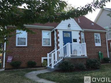 Main picture of 734 N George Mason Dr