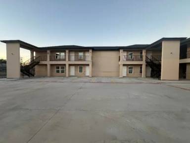 Main picture of 2904 E Lyon St