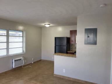 Main picture of 1011 NE 8th Ave
