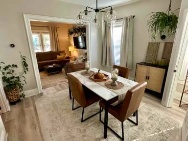Main picture of 294 Parkdale Ave