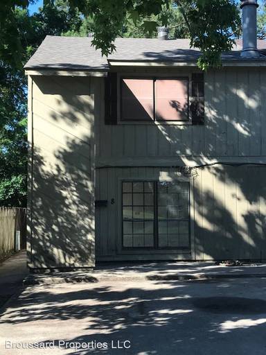 Main picture of 2711 E Simcoe St