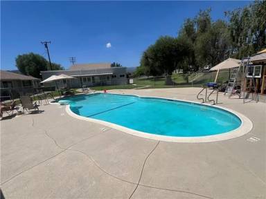 Main picture of 150 E Lakeshore Dr
