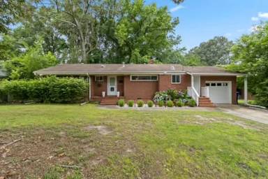Main picture of 12 Paddock Dr